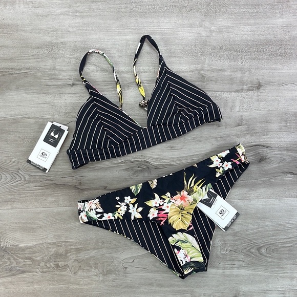 ☀️RIP CURL☀️ ON THE COAST TRI ON THE COAST REVERSIBLE CHEEKY BIKINI SET - Picture 2 of 16